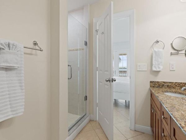 Direct Gulf Front End Unit Private Community in The Florida Keys
