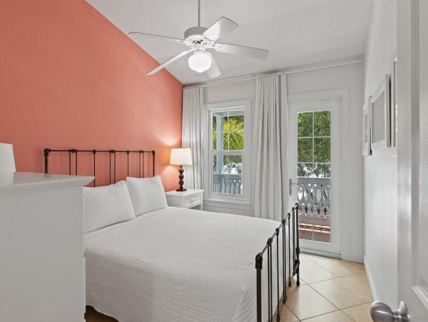 Direct Gulf Front End Unit Private Community in The Florida Keys