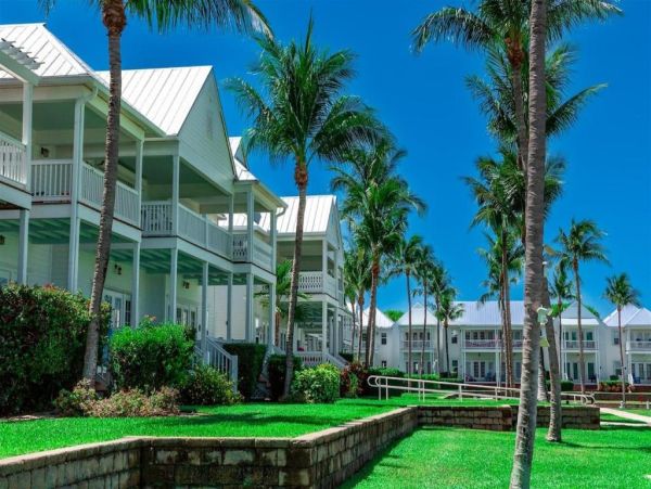 Direct Gulf Front End Unit Private Community in The Florida Keys