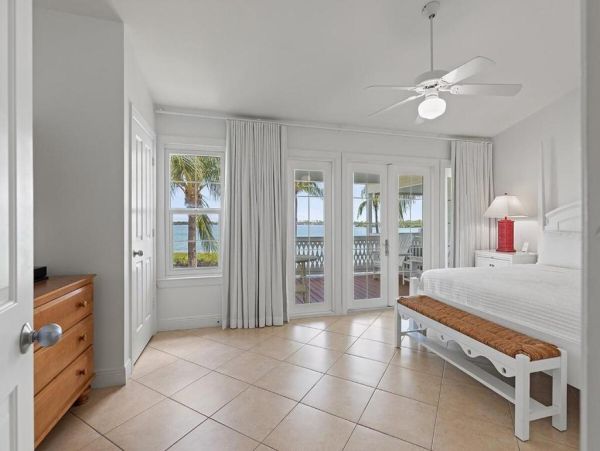 Direct Gulf Front End Unit Private Community in The Florida Keys