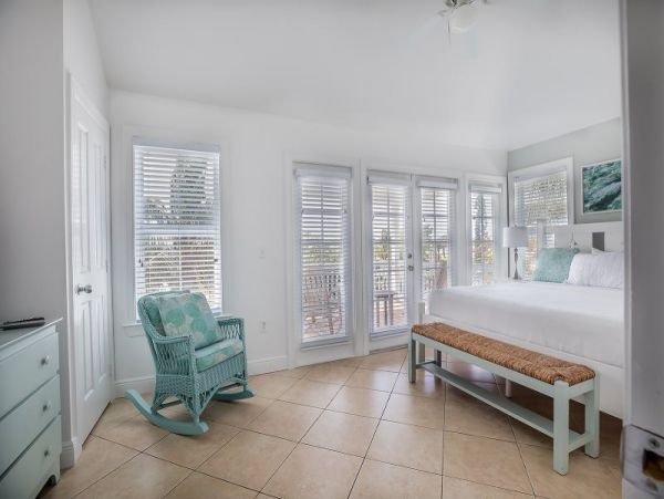 Short Walk to Beach Marathon Vacation Home Three Bedroom