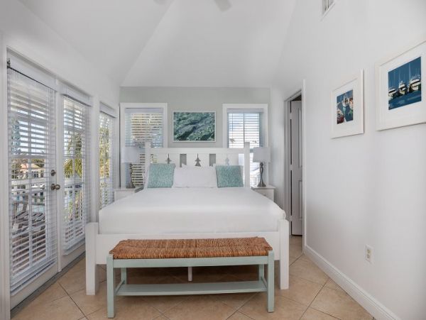 Short Walk to Beach Marathon Vacation Home Three Bedroom