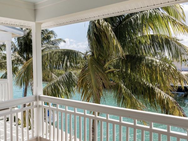 Short Walk to Beach Marathon Vacation Home Three Bedroom