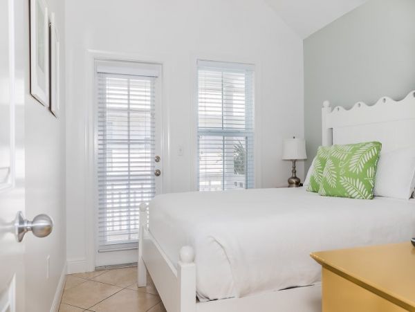 Short Walk to Beach Marathon Vacation Home Three Bedroom