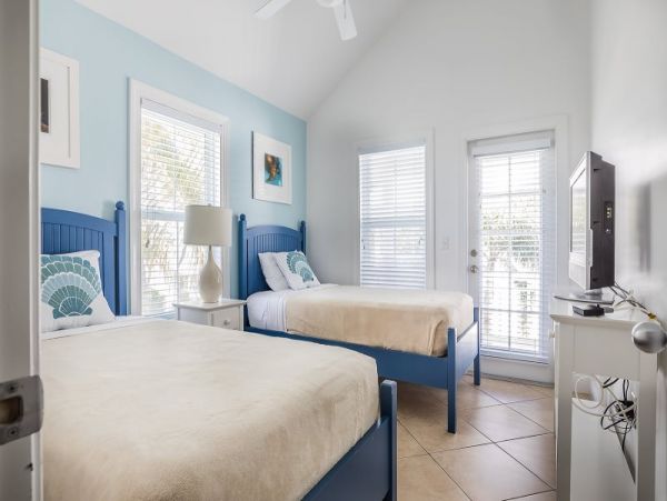 Short Walk to Beach Marathon Vacation Home Three Bedroom