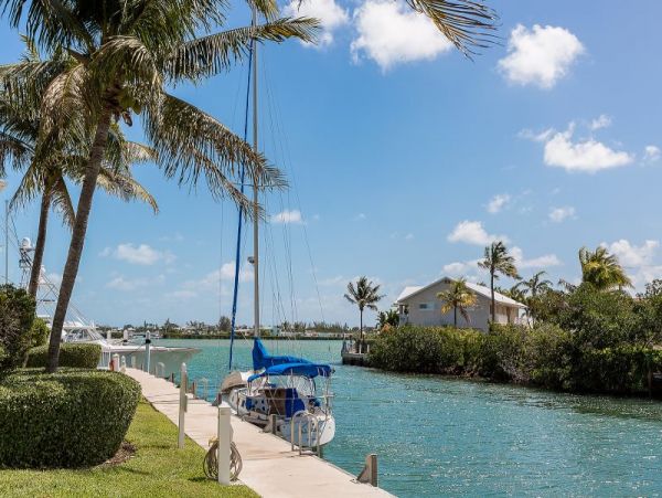 Short Walk to Beach Marathon Vacation Home Three Bedroom