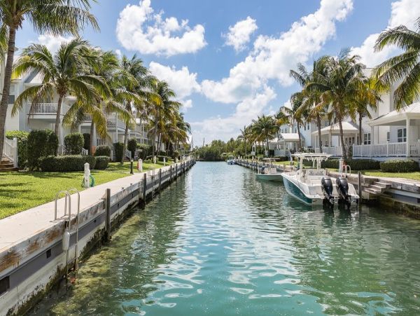 Short Walk to Beach Marathon Vacation Home Three Bedroom