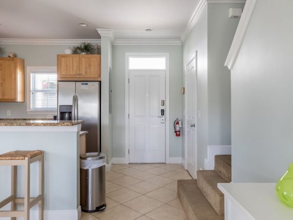 Short Walk to Beach Marathon Vacation Home Three Bedroom