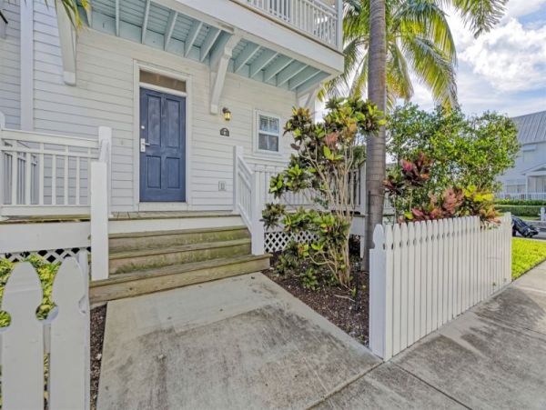Short Walk to Beach Marathon Vacation Home Three Bedroom