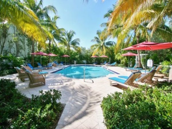 Short Walk to Beach Marathon Vacation Home Three Bedroom