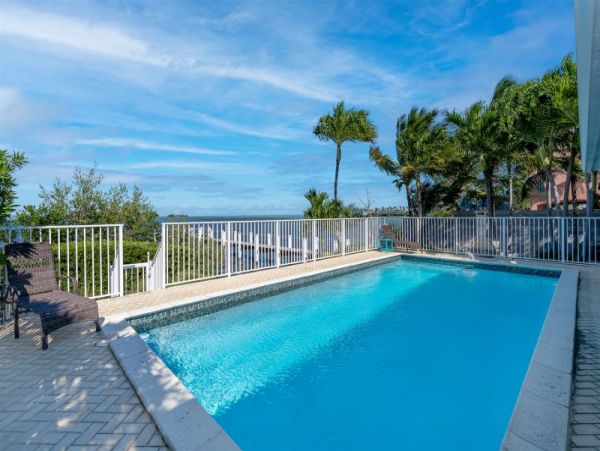 Florida Keys Three Bedroom Vacation. Pool Home Sleeps 8