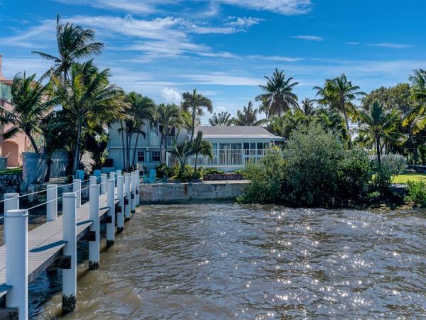Florida Keys Three Bedroom Vacation. Pool Home Sleeps 8