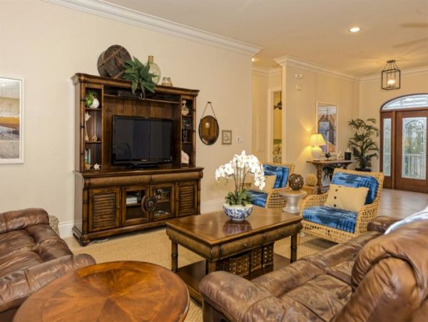 Marathon Luxury 4 Bedroom Canal Vacation Home Walk to Beach