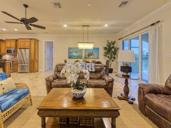 Marathon Luxury 4 Bedroom Canal Vacation Home Walk to Beach