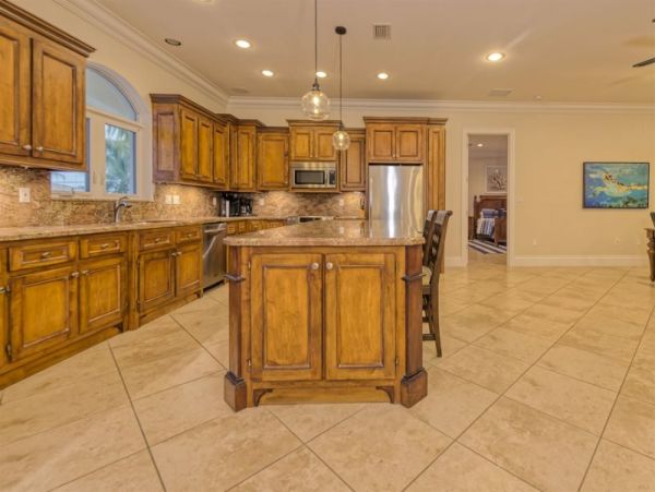 Marathon Luxury 4 Bedroom Canal Vacation Home Walk to Beach