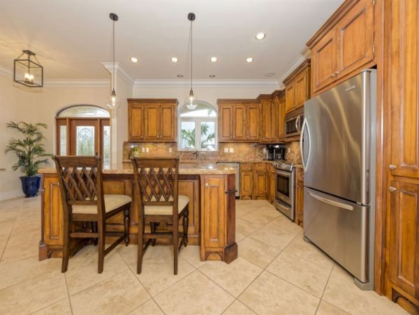 Marathon Luxury 4 Bedroom Canal Vacation Home Walk to Beach
