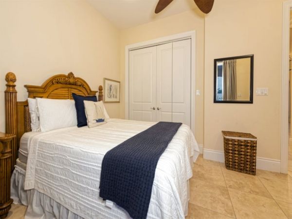 Marathon Luxury 4 Bedroom Canal Vacation Home Walk to Beach