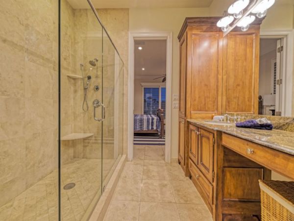 Marathon Luxury 4 Bedroom Canal Vacation Home Walk to Beach