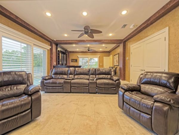 Marathon Luxury 4 Bedroom Canal Vacation Home Walk to Beach