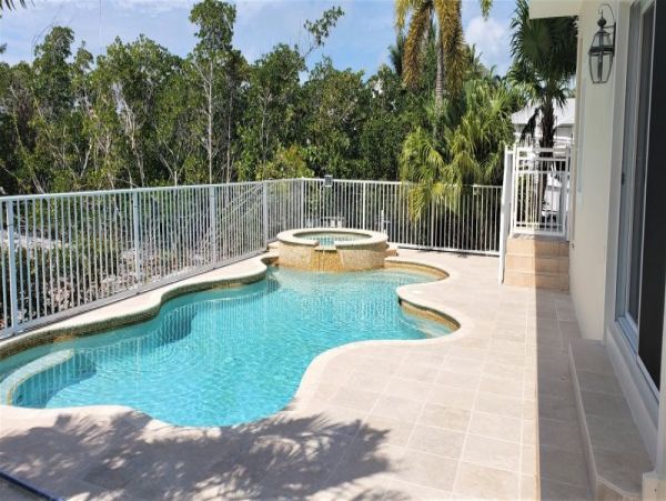 Marathon Luxury 4 Bedroom Canal Vacation Home Walk to Beach