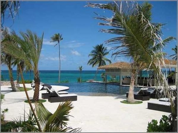Bahamas Beachfront Villa Rental - Luxury Eleuthera Bungalow on Pink Sand Beach