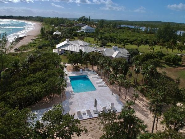 Beachfront Vacation Rental with 4 Bedrooms in Bahamas