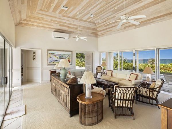 Beachfront Vacation Rental with 4 Bedrooms in Bahamas