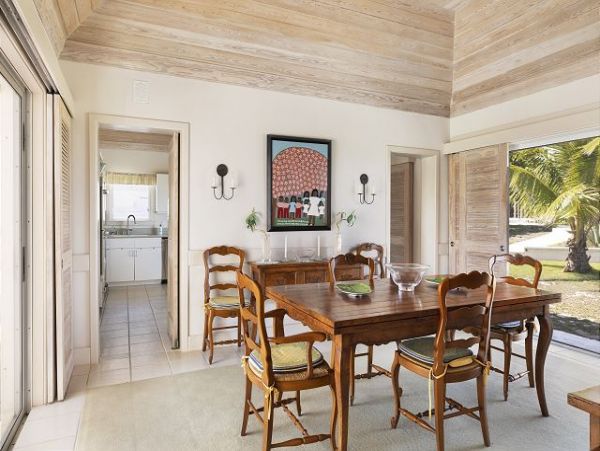 Beachfront Vacation Rental with 4 Bedrooms in Bahamas