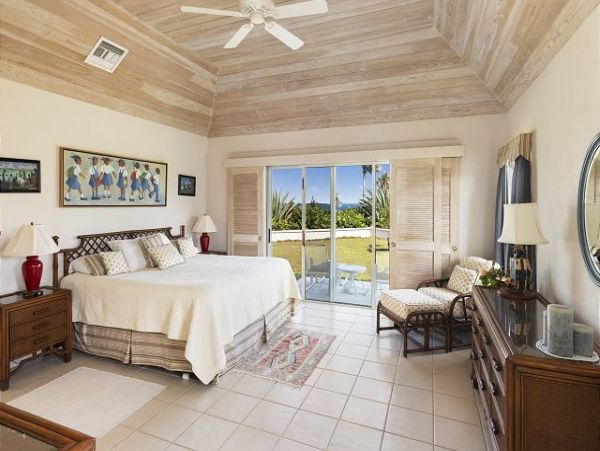 Beachfront Vacation Rental with 4 Bedrooms in Bahamas