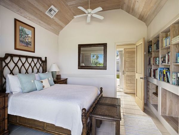 Beachfront Vacation Rental with 4 Bedrooms in Bahamas