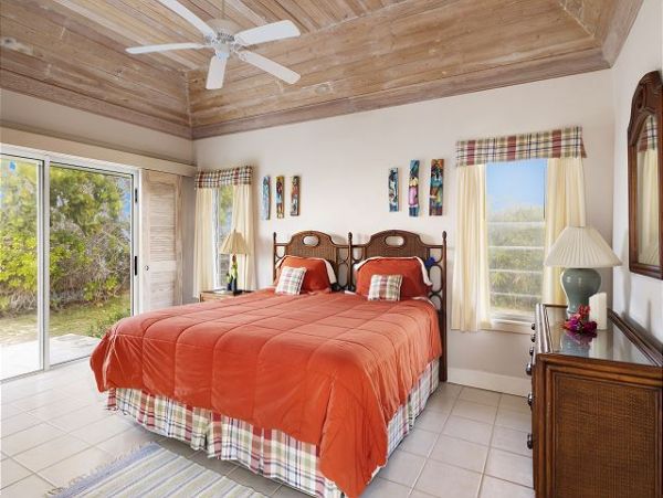 Beachfront Vacation Rental with 4 Bedrooms in Bahamas