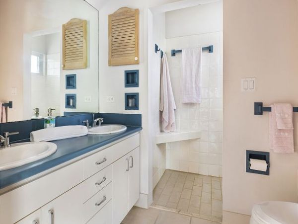 Beachfront Vacation Rental with 4 Bedrooms in Bahamas