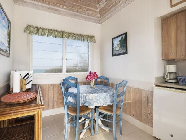 Beachfront Vacation Rental with 4 Bedrooms in Bahamas
