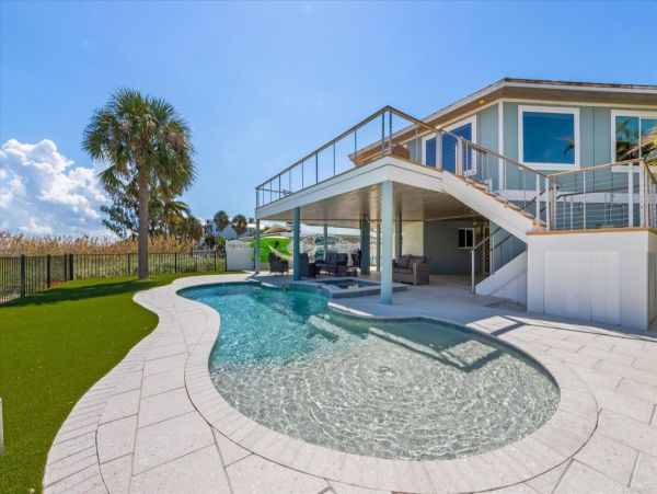 Beachfront Anna Maria Island Vacation Home Sleeps 6 Guests