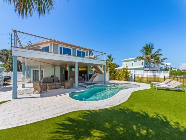 Beachfront Anna Maria Island Vacation Home Sleeps 6 Guests