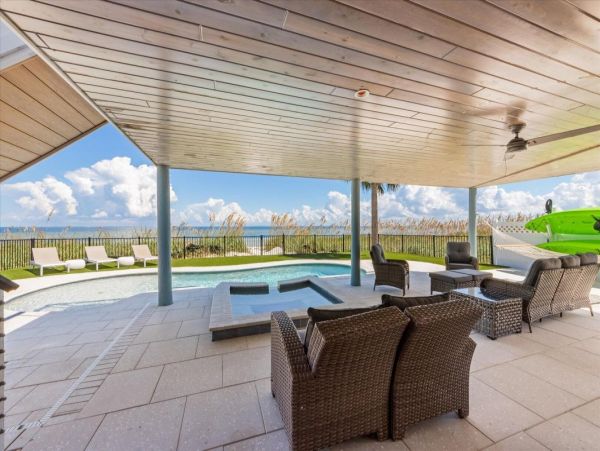 Beachfront Anna Maria Island Vacation Home Sleeps 6 Guests