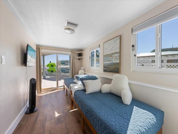 Beachfront Anna Maria Island Vacation Home Sleeps 6 Guests