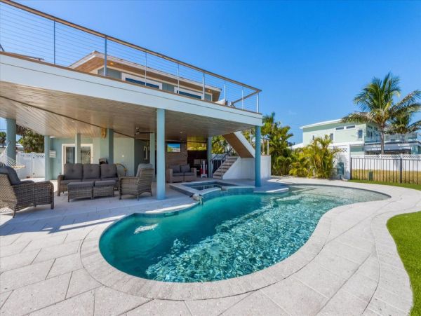 Beachfront Anna Maria Island Vacation Home Sleeps 6 Guests