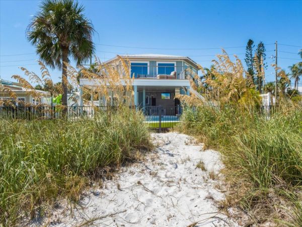 Beachfront Anna Maria Island Vacation Home Sleeps 6 Guests