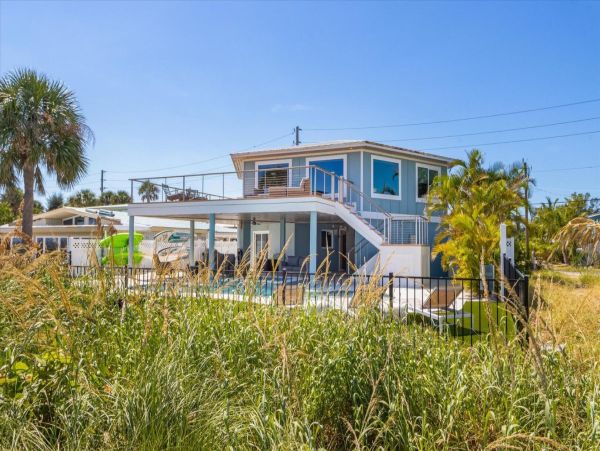 Beachfront Anna Maria Island Vacation Home Sleeps 6 Guests