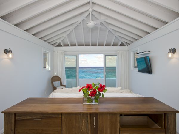 Bahamas Vacation Pool Home On Beach Six Bedroom with Guest House