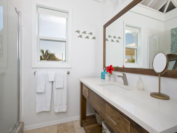 Bahamas Vacation Pool Home On Beach Six Bedroom with Guest House