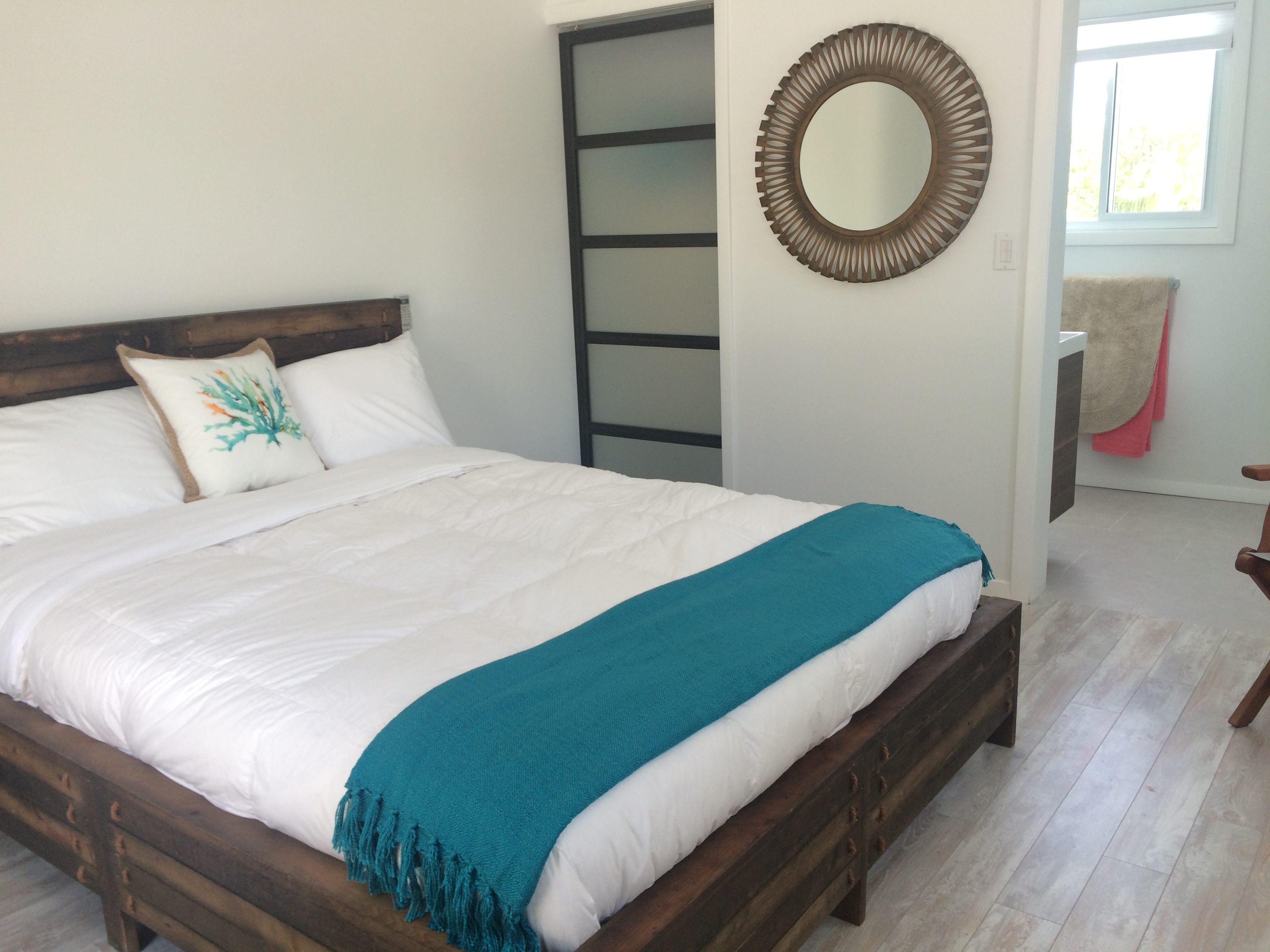Bahamas Vacation Pool Home On Beach Six Bedroom with Guest House