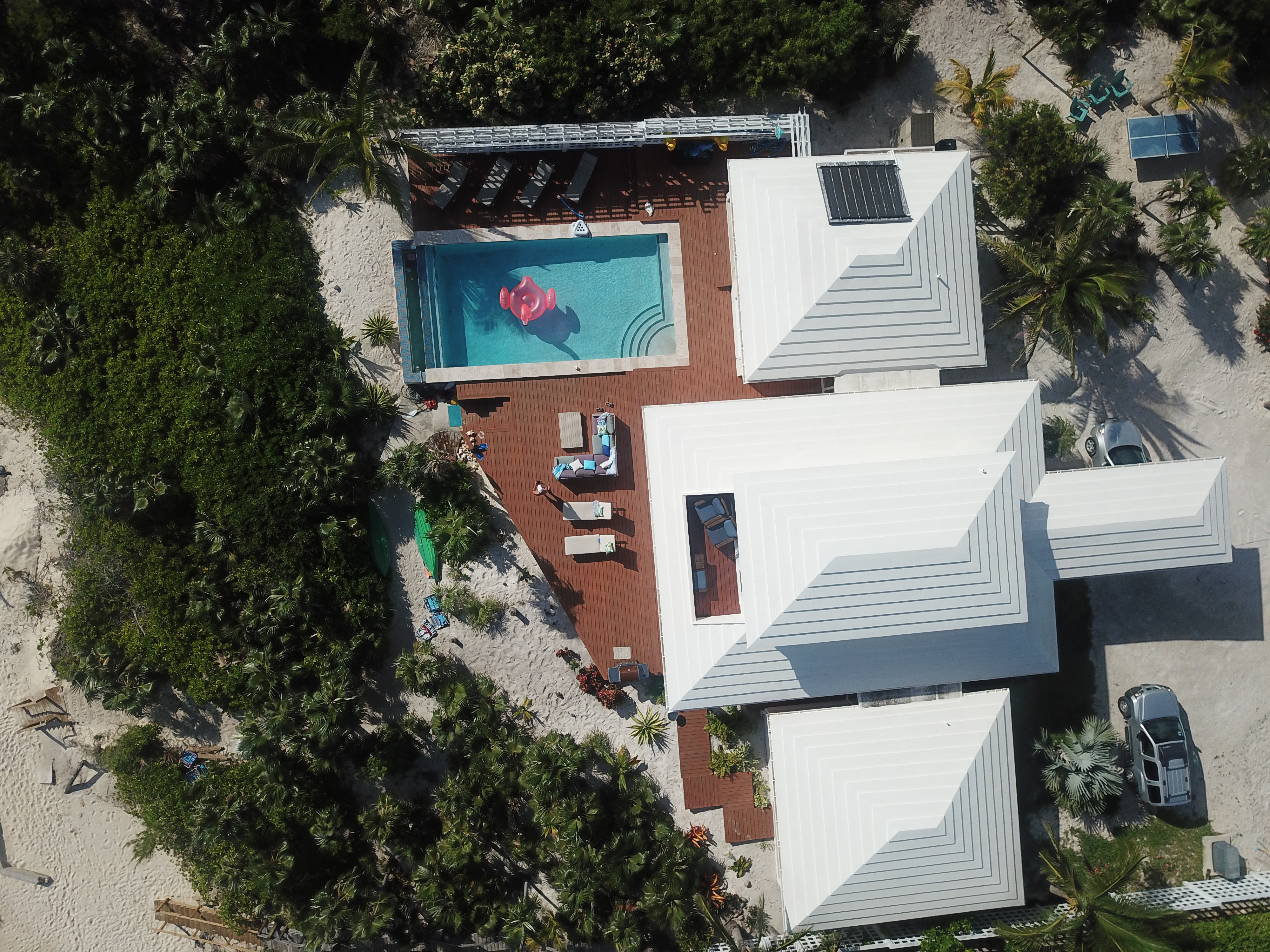 Bahamas Vacation Pool Home On Beach Six Bedroom with Guest House