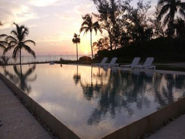 Bahamas Home 958544