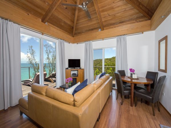 Luxury Villa in Bahamas: Stunning Views & Beach Access