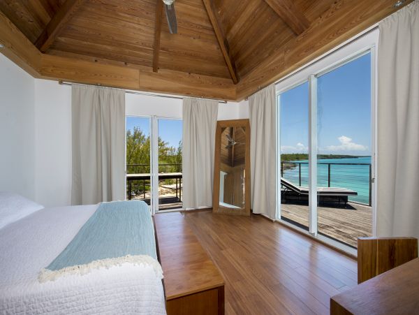 Luxury Villa in Bahamas: Stunning Views & Beach Access