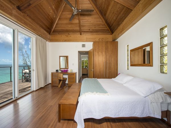 Luxury Villa in Bahamas: Stunning Views & Beach Access