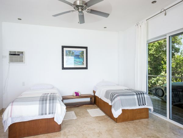 Luxury Villa in Bahamas: Stunning Views & Beach Access