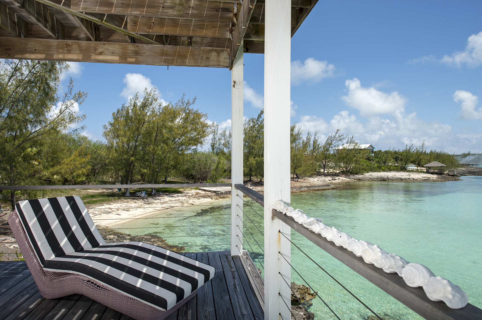 Luxury Villa in Bahamas: Stunning Views & Beach Access